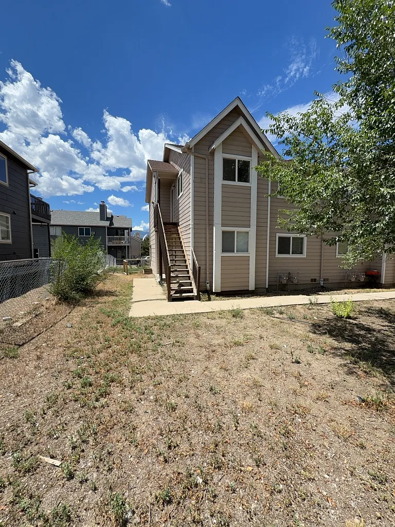 2 bed, 745 sqft, $1,095 — Photo 1
