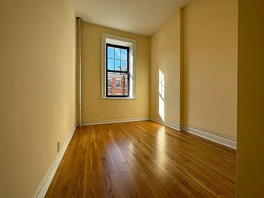 Rented by City Connections Realty | media 15