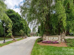 117 Honey Locust Dr #117, Mills River, NC 28759