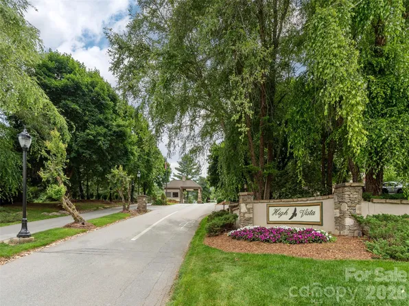 117 Honey Locust Dr, Mills River, NC 28759