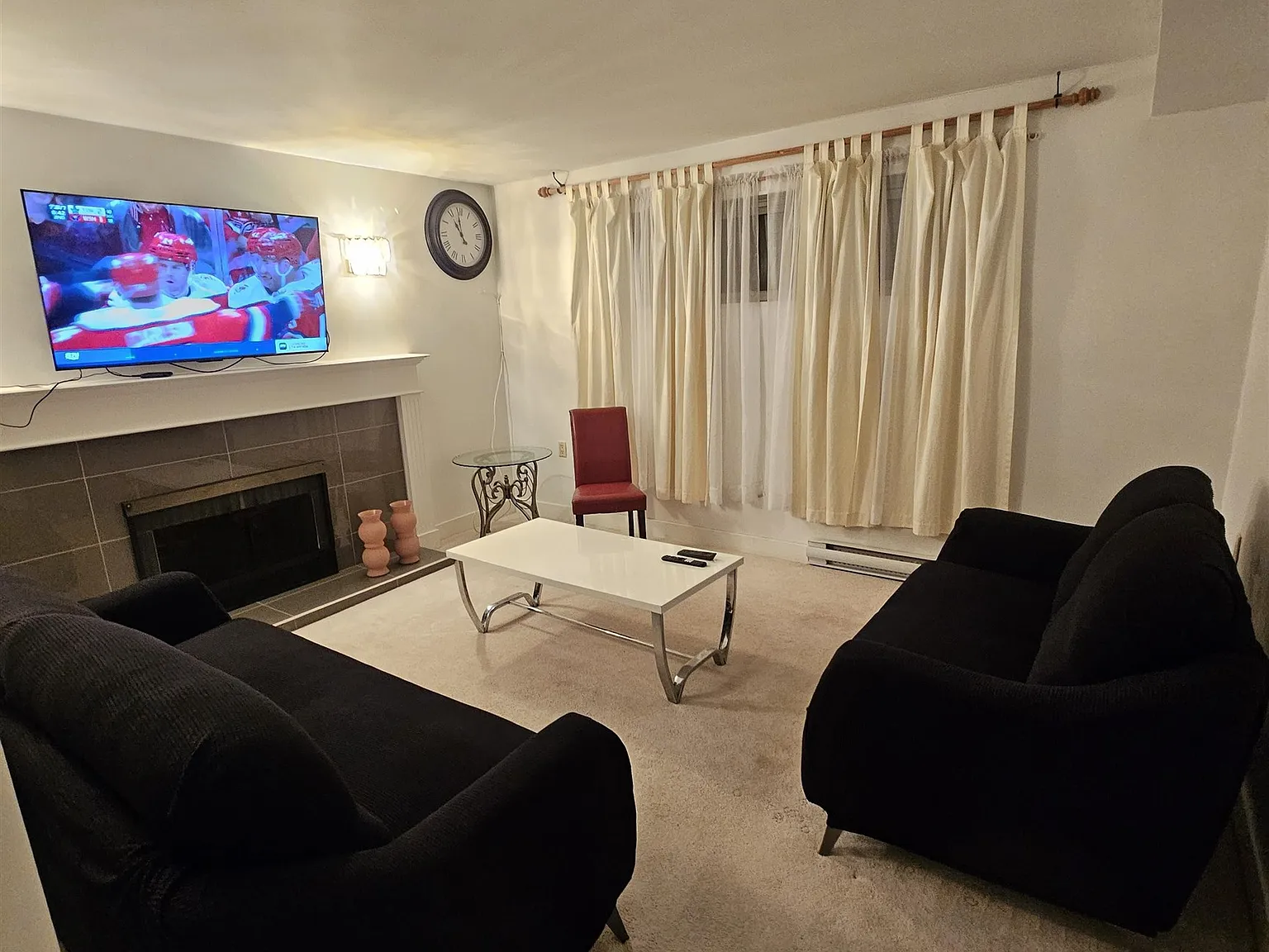 2 bed, 1000 sqft, $2,345 — Photo 3