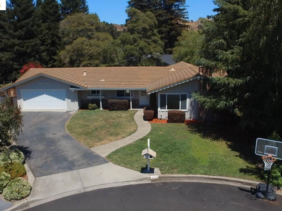 1st image of 85 Brookfield Dr