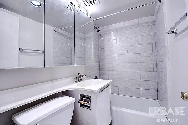 Rented by Urbane Brokerage | media 3