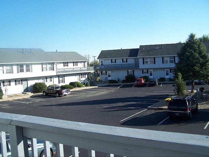 1st image of 417 Hot Dog Ave #417