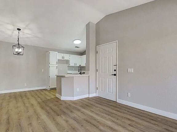 3rd image of 5415 Harmon Ave