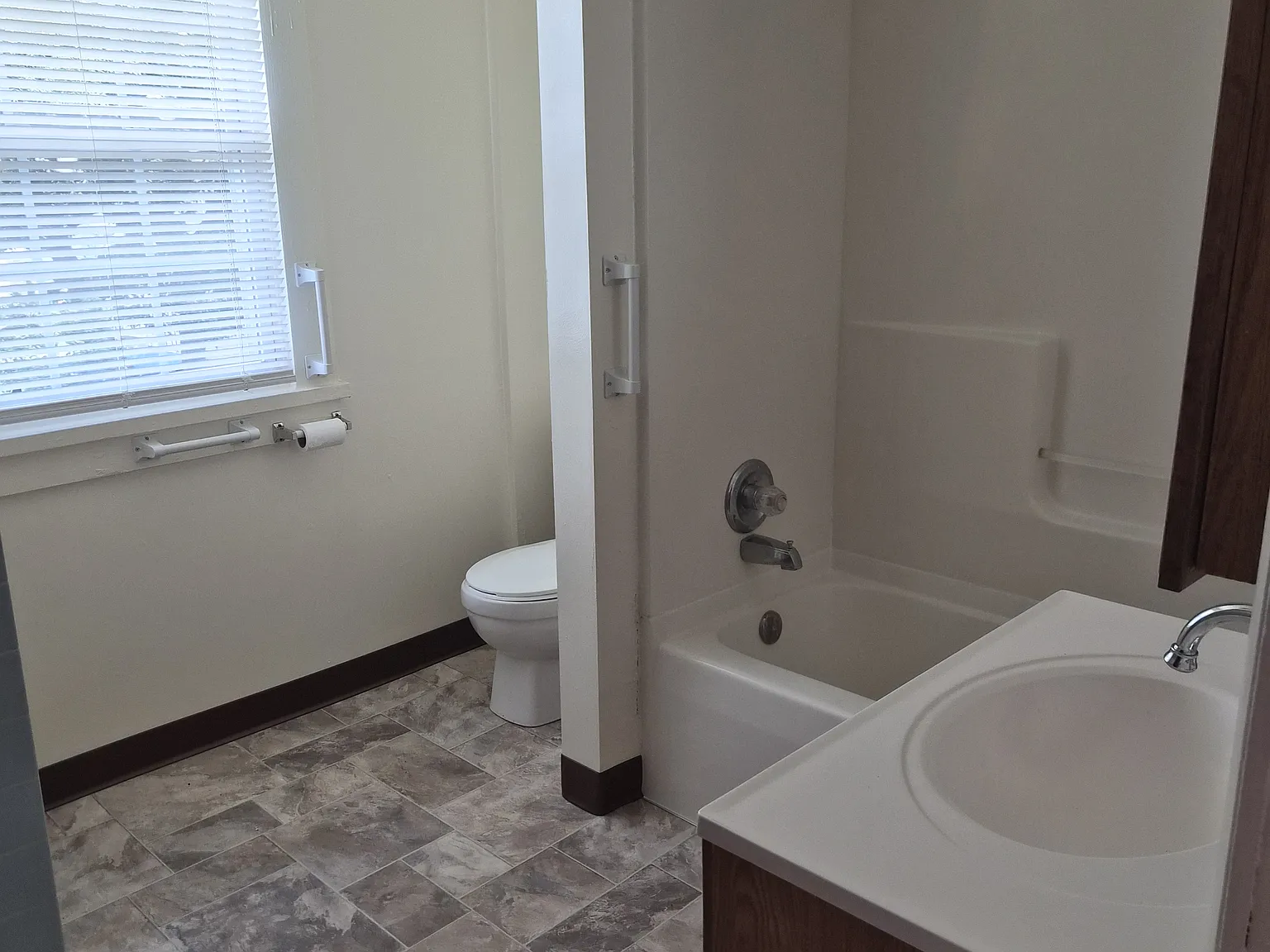 3 bed, 1122 sqft, $1,150 — Photo 2