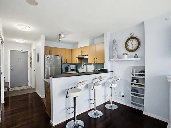 1295 Richards St #1703, Vancouver, BC V6B 1B7