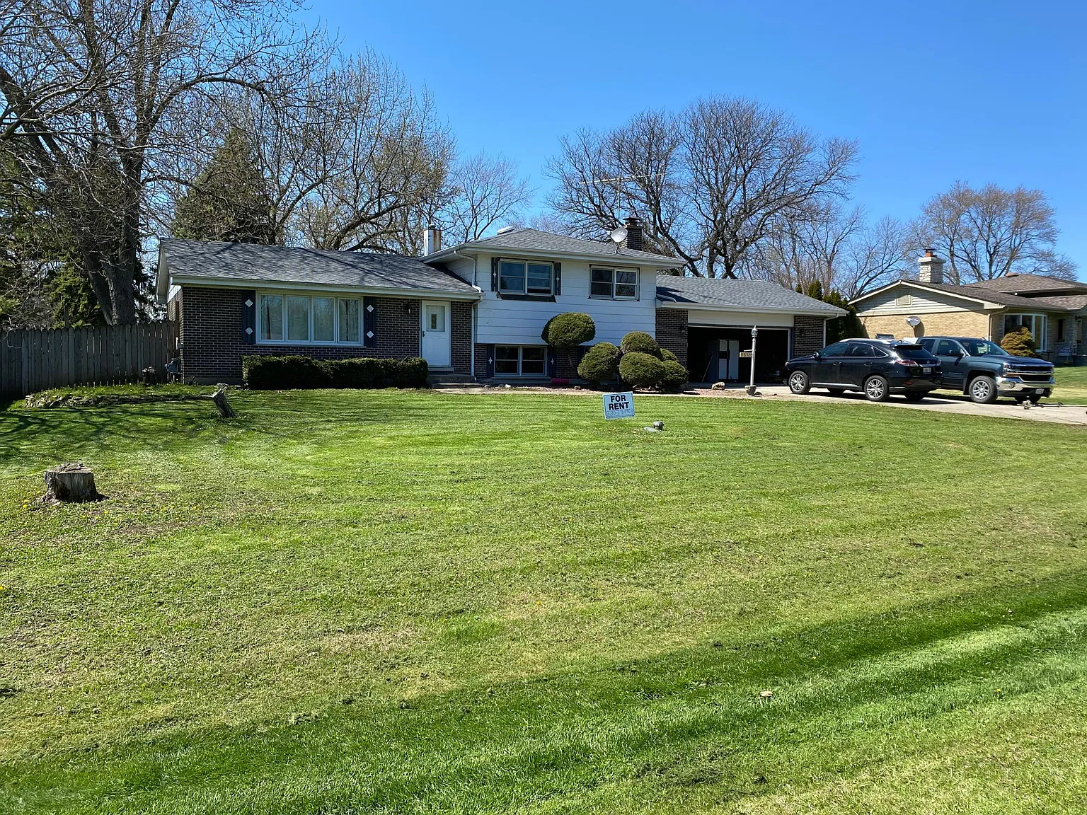 11S320 Oakwood Ave photo 1