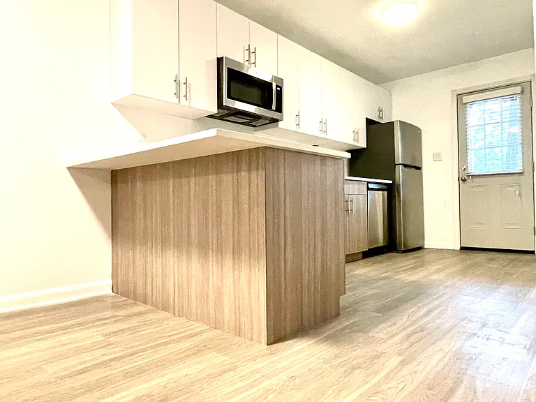 Collegeview — Photo 11