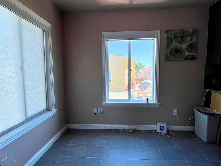 611 Green Ave #3 — Photo 2