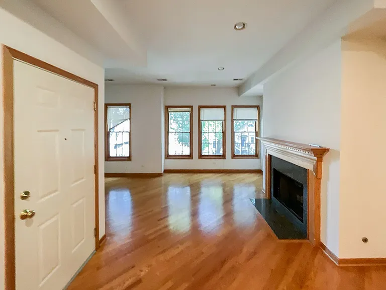 2732 N Wayne Ave — Photo 14