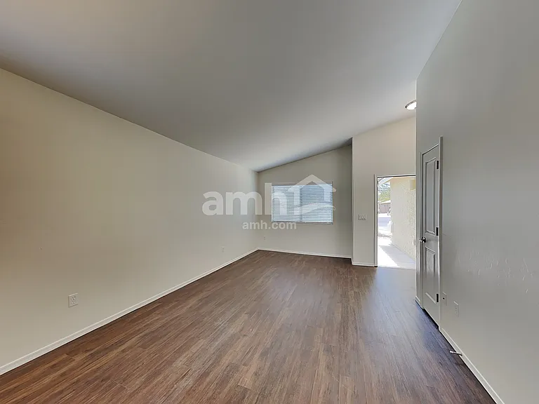 7918 S Clarkson Ct — Photo 5