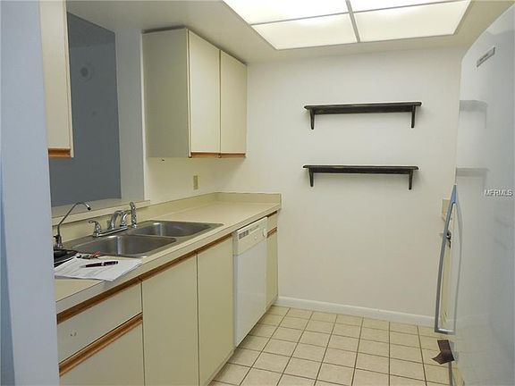 5th image of 800 Cove Cay Dr Unit 1G