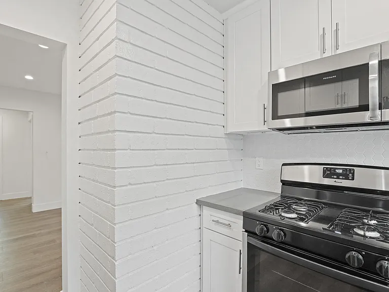 Kitchens with Energy-Efficient Stainless Appliances