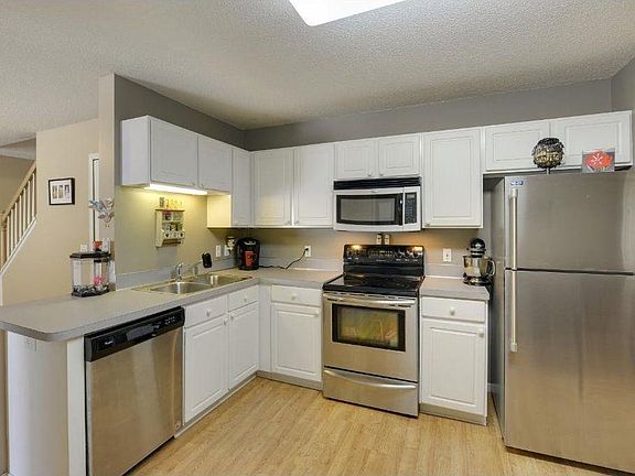 2nd image of 395 Leeward Trl