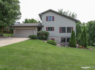 408 Rivers Edge Dr, Minooka, IL 60447