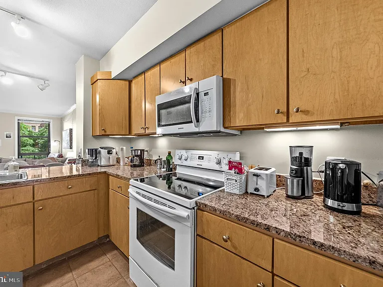 631 D St NW #336 — Photo 13