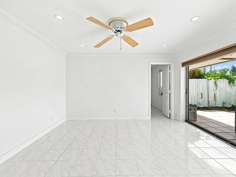 126 West Ct — Photo 10