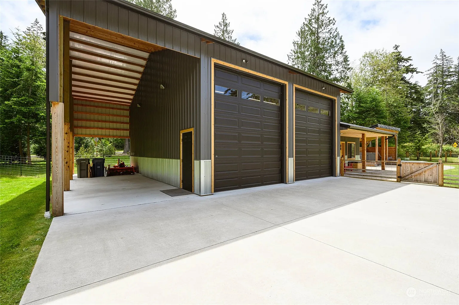 4976 Mercer Road photo 1