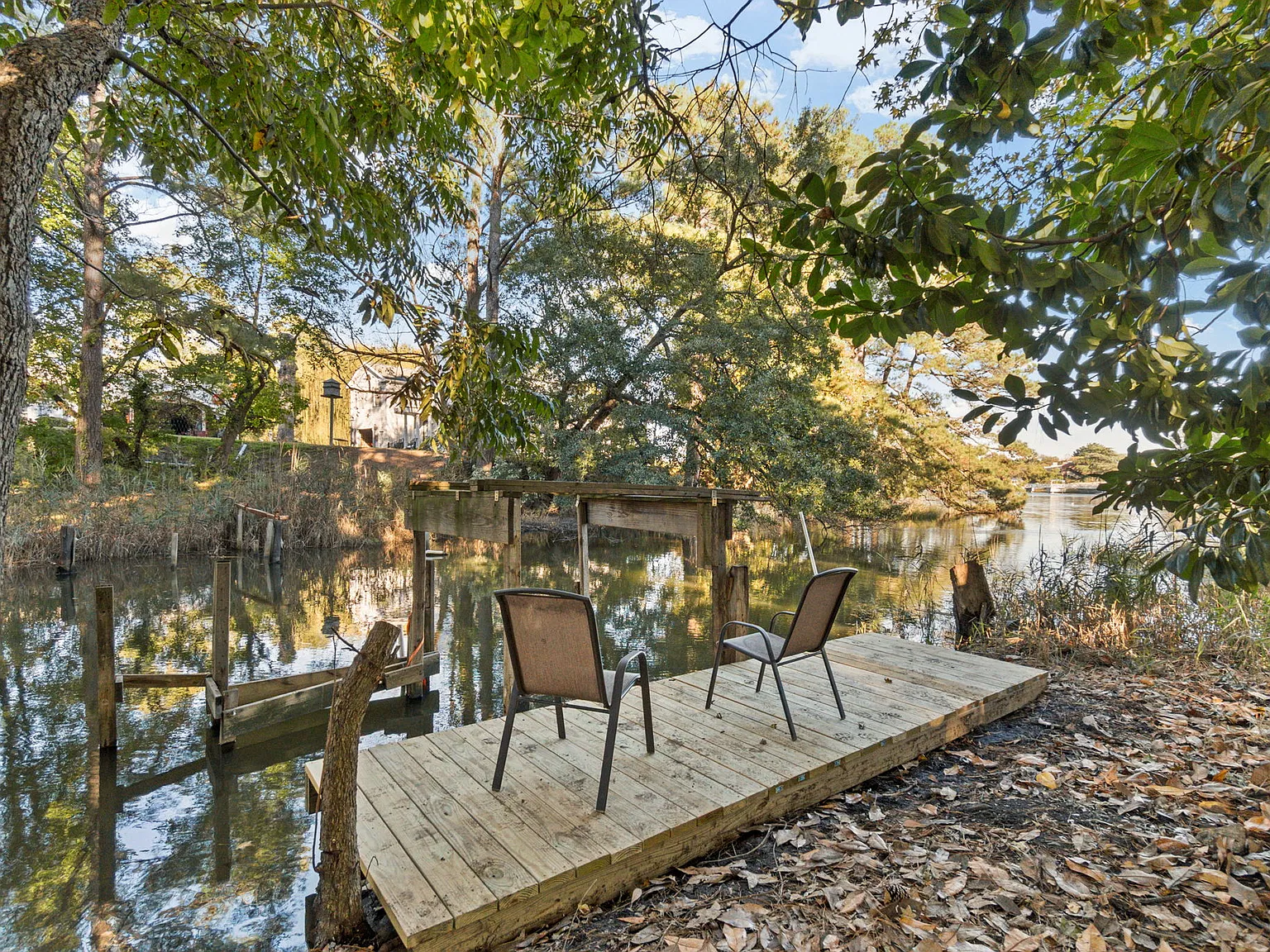3 bed, 1.5 bath, 1408 sqft, $2,500 — Photo 1