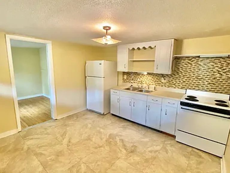 38 Sherman St - Lakefront Living, Right in the Heart of Burlington — Photo 7