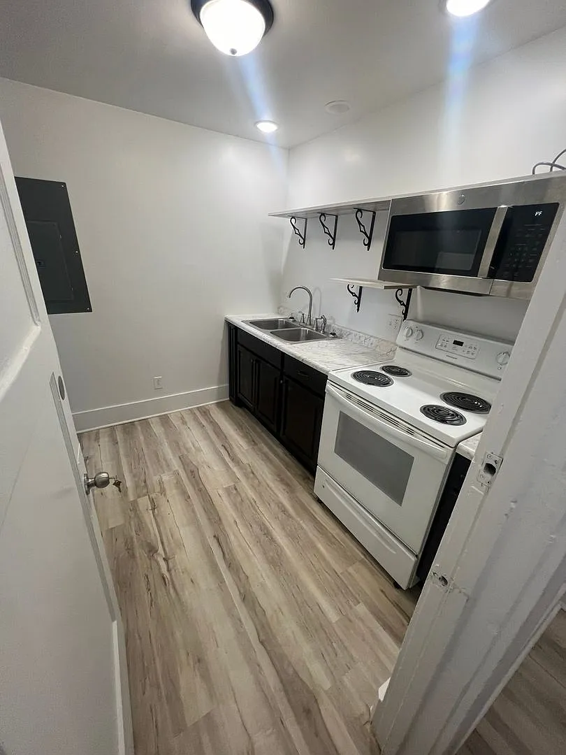 735 10th Street — Photo 3