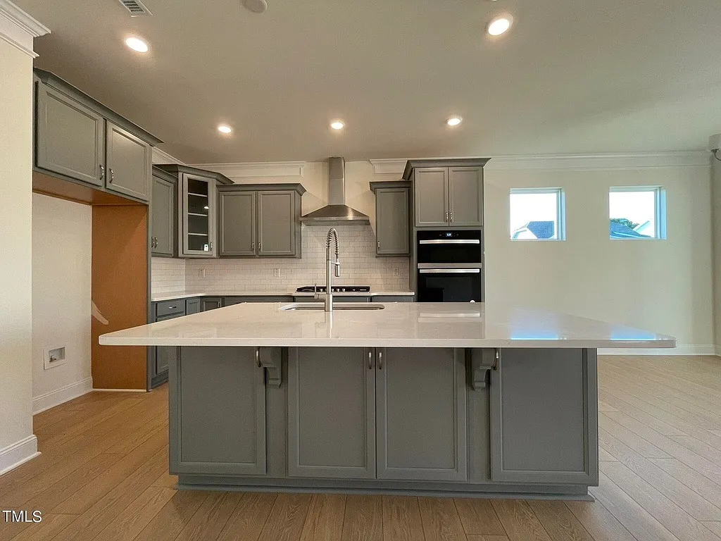 4 bed, 3.5 bath, 2745 sqft, $2,464 — Photo 4