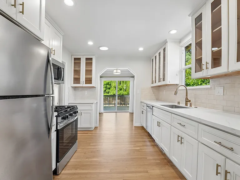 543 Liberty St — Photo 8