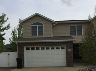 2183 2nd St W, Dickinson, ND 58601