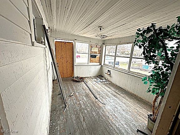 4th image of 1323 W Elm St