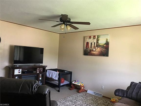 5th image of 10813 Gordon Dr