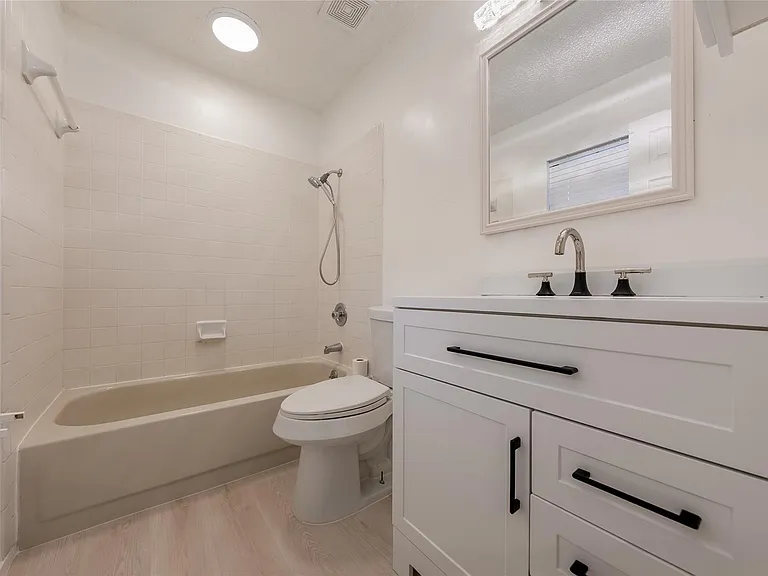 1702 Ireland Dr — Photo 16
