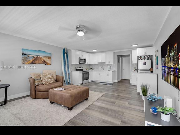 4th image of 2111 NE 56th St APT 206