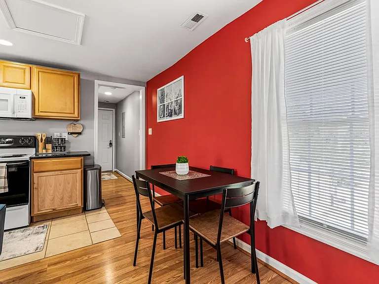 915 Lafayette Blvd #B — Photo 17