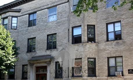 1st image of 933 W Waveland Ave