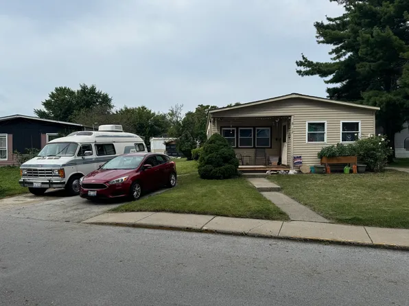 72 Chillon Dr, Chicago Heights, IL 60411