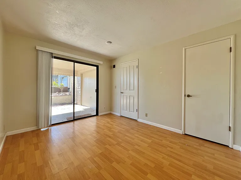 463 Sea Horse Dr — Photo 26