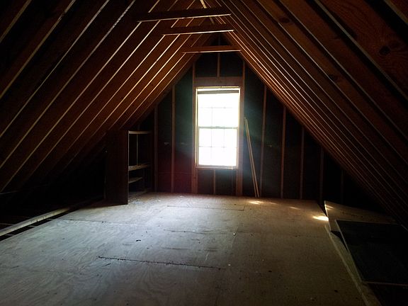 Expandable Attic w Staircase