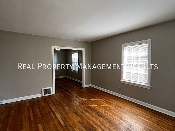 3rd image of 1228 Macarthur Cir