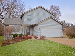 1906 Page Pl, McHenry, IL 60050