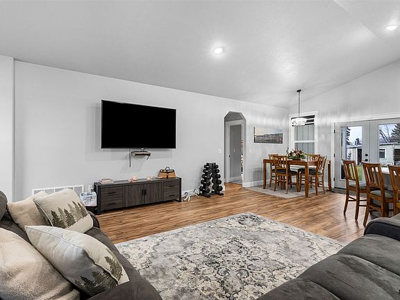 4th image of 324 Doran Ln