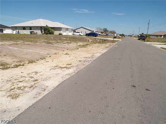 2nd image of 825 NE 15th Ln