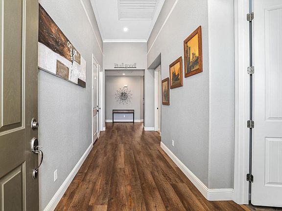 3rd image of 1084 Parkside Drive
