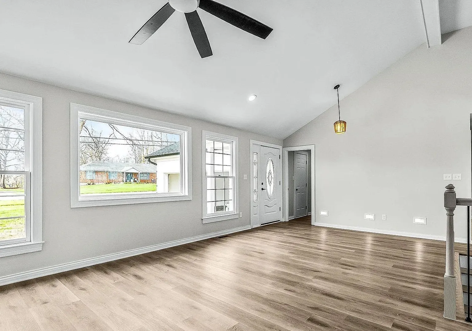 Fully Renovated 4 Bedroom — Photo 4
