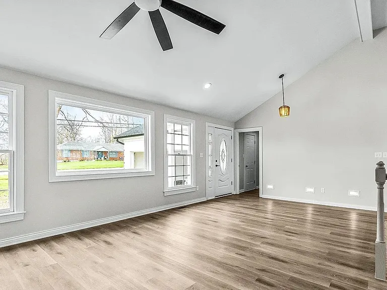 400 Newman Way — Photo 4