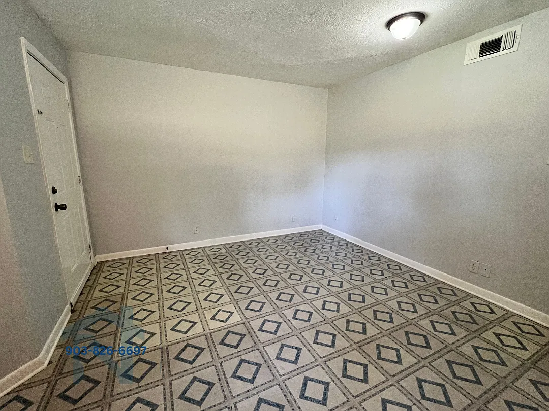 Valley View Apartments - 301 Pine Wilderness Dr, QC - B2 — Photo 3