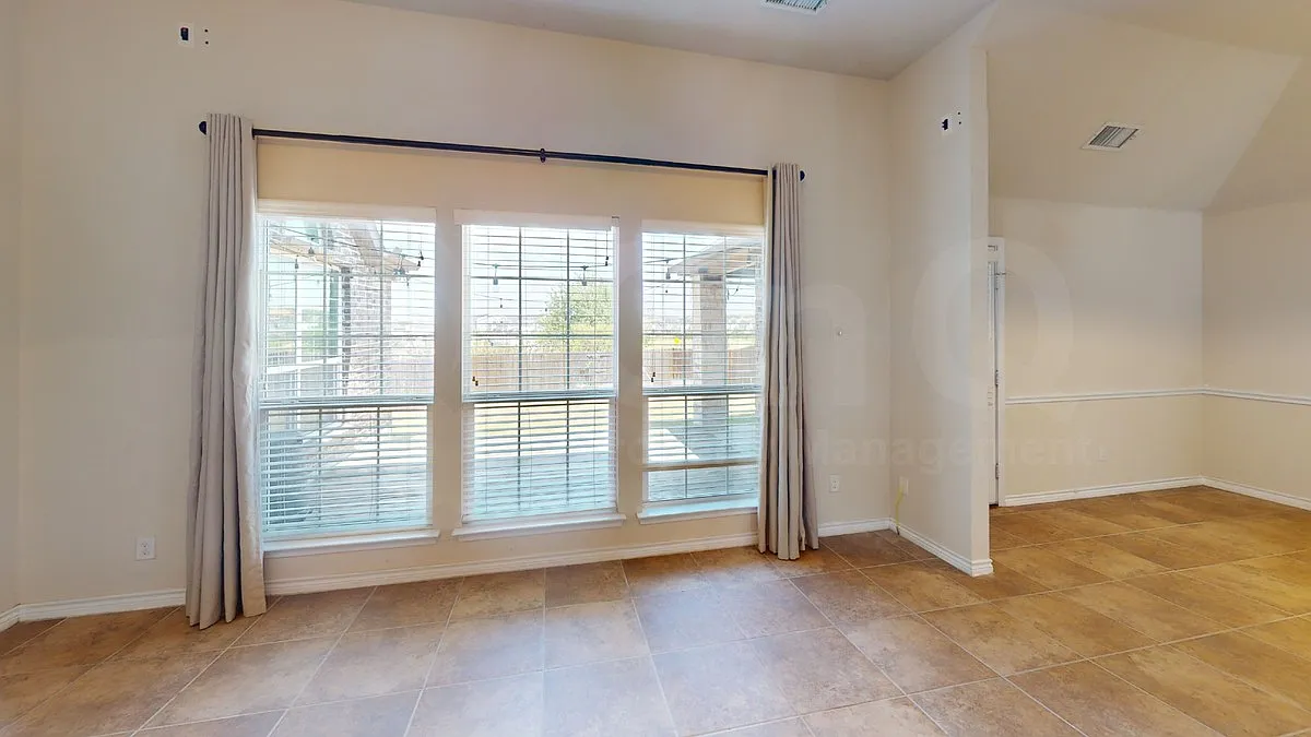 4 bed, 4.0 bath, 2817 sqft, $3,200 — Photo 4