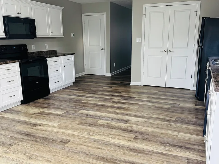 120 E Harrison St — Photo 6