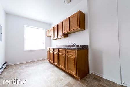 4815 W Monroe St Apartments Chicago Kitchen_04