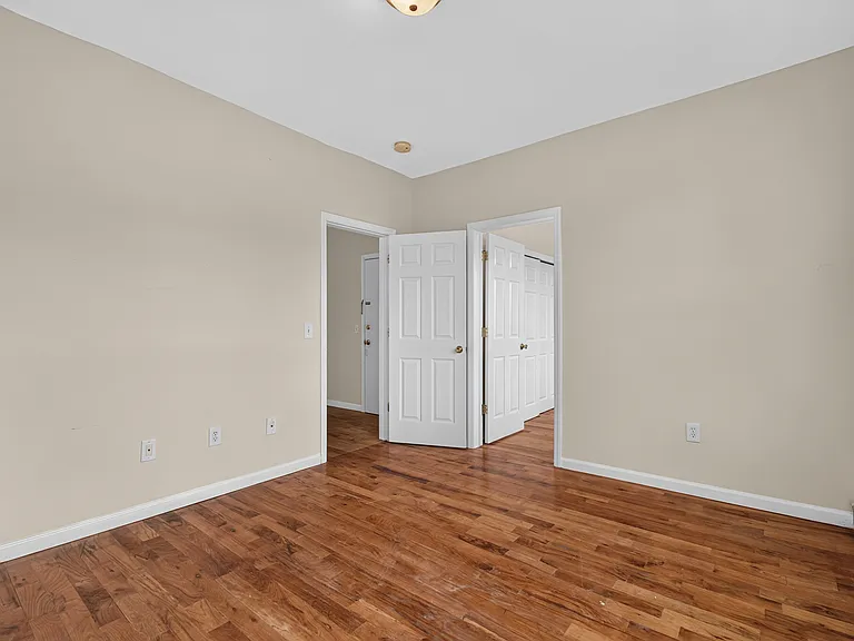 21 Robert Pl #2R — Photo 11